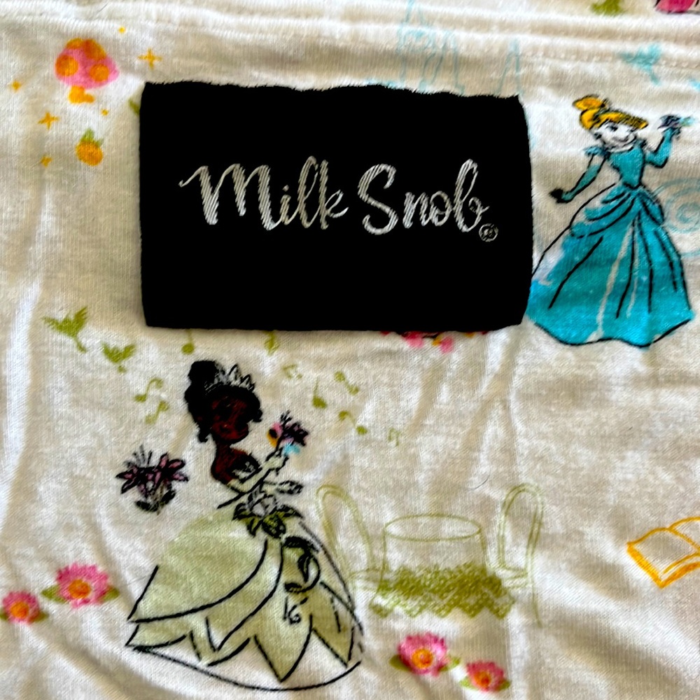 *EUC* Milk Snob feeding/car seat cover